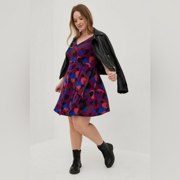 Torrid Sz. 2 (2X/18-20) Flutter Mini Dress - Studio Knit Multi Heart - Picture 5 of 5